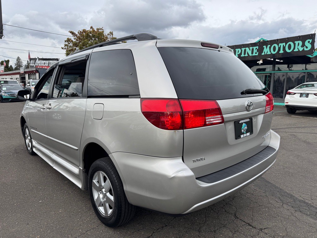 2004 Toyota Sienna Image 4