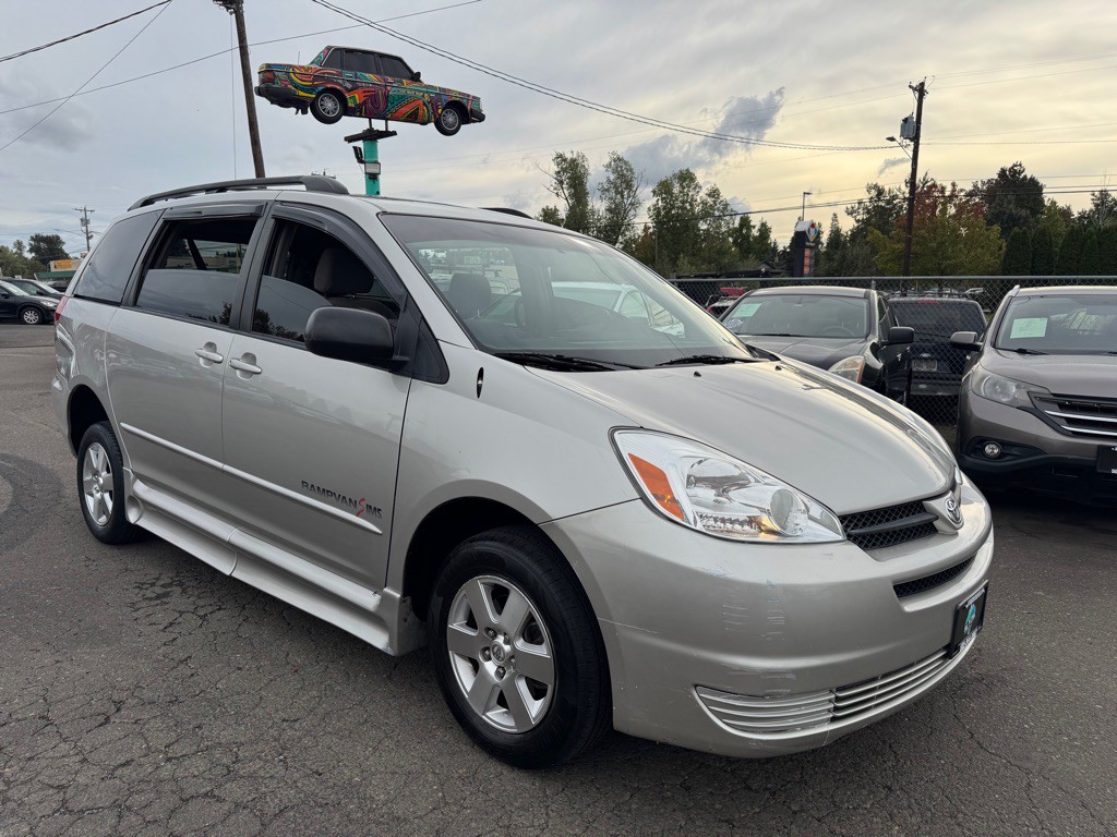 2004 Toyota Sienna Image 7