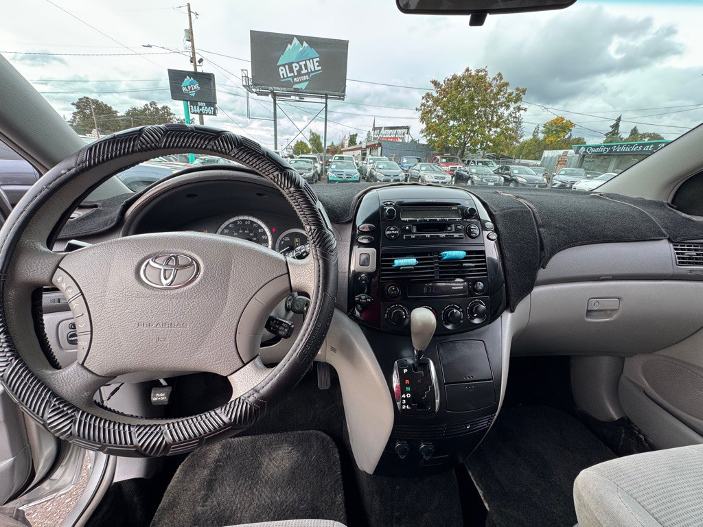 2004 Toyota Sienna Image 10