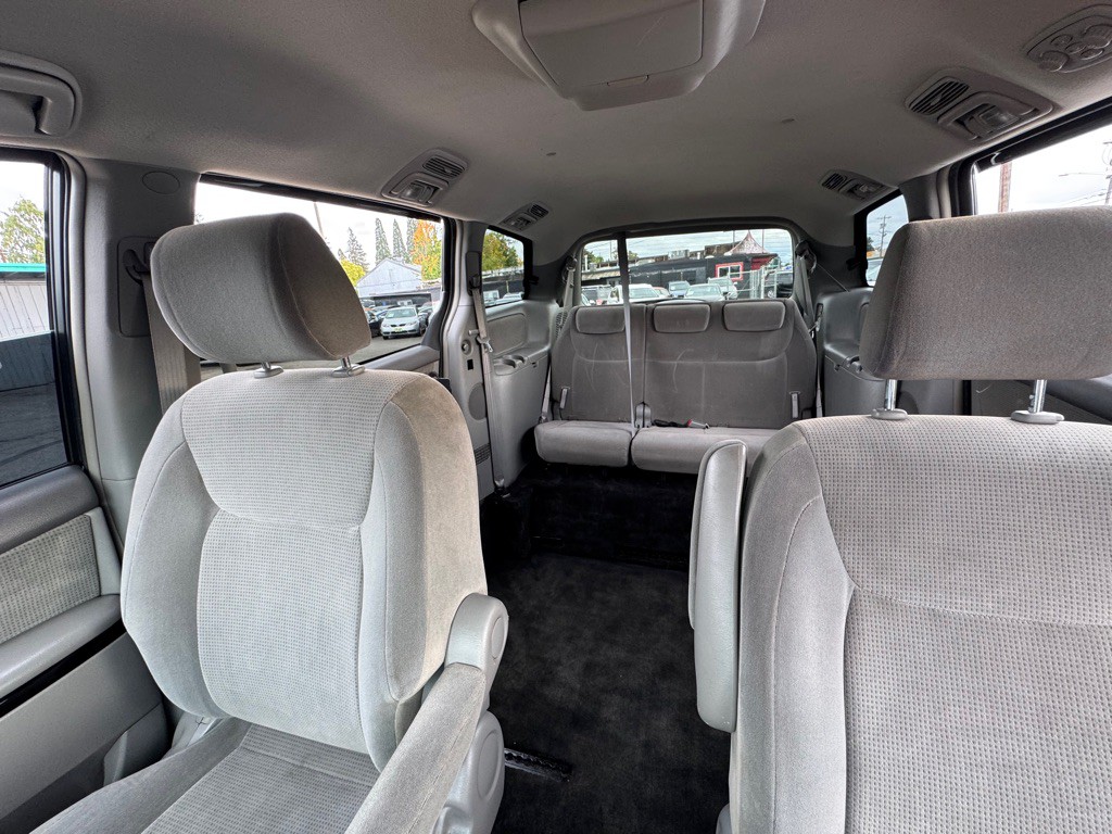 2004 Toyota Sienna Image 11