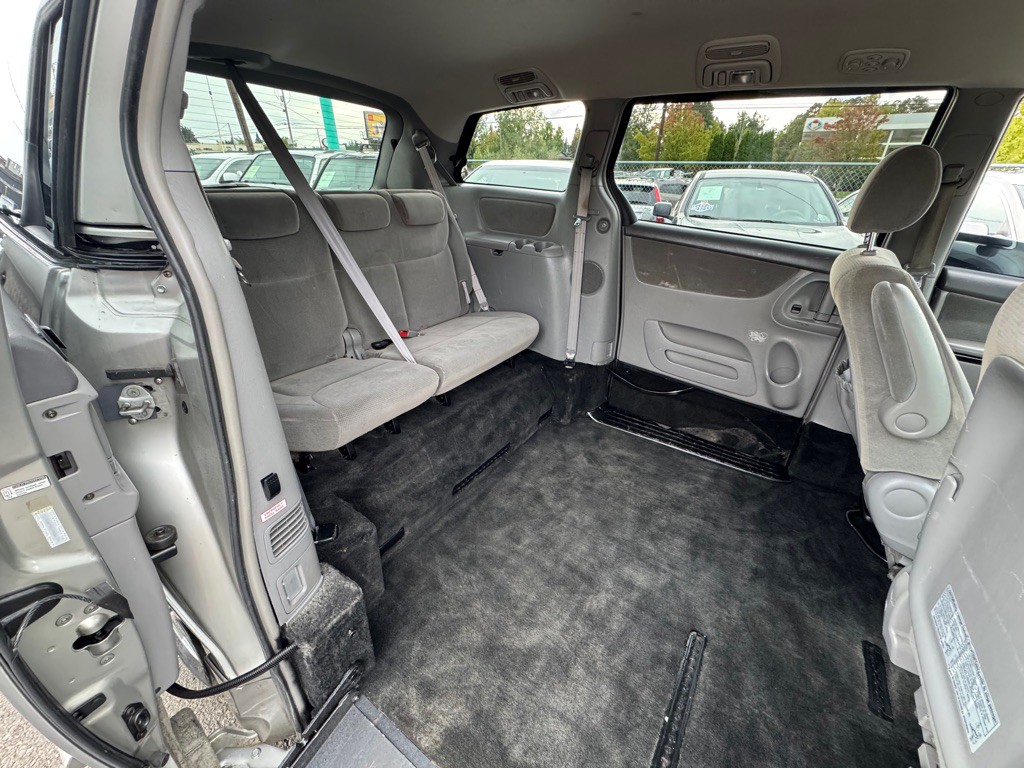 2004 Toyota Sienna Image 15
