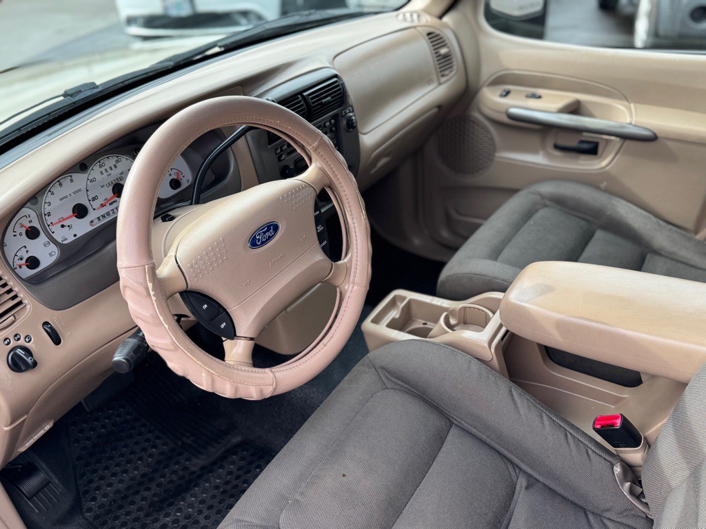2001 Ford Explorer Image 6