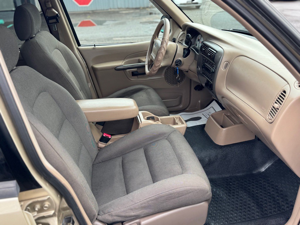 2001 Ford Explorer Image 10