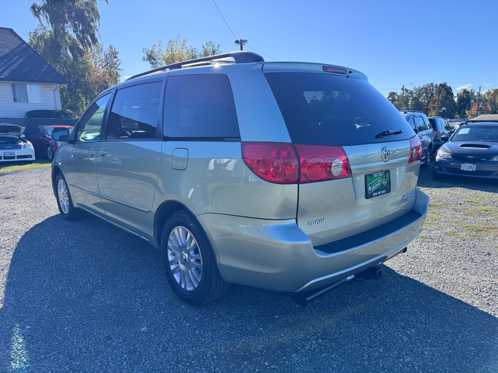 2007 Toyota Sienna Image 3