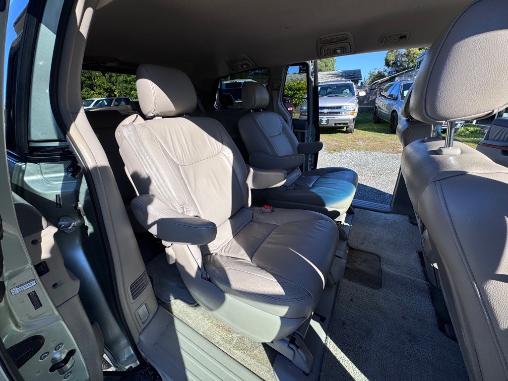 2007 Toyota Sienna Image 12
