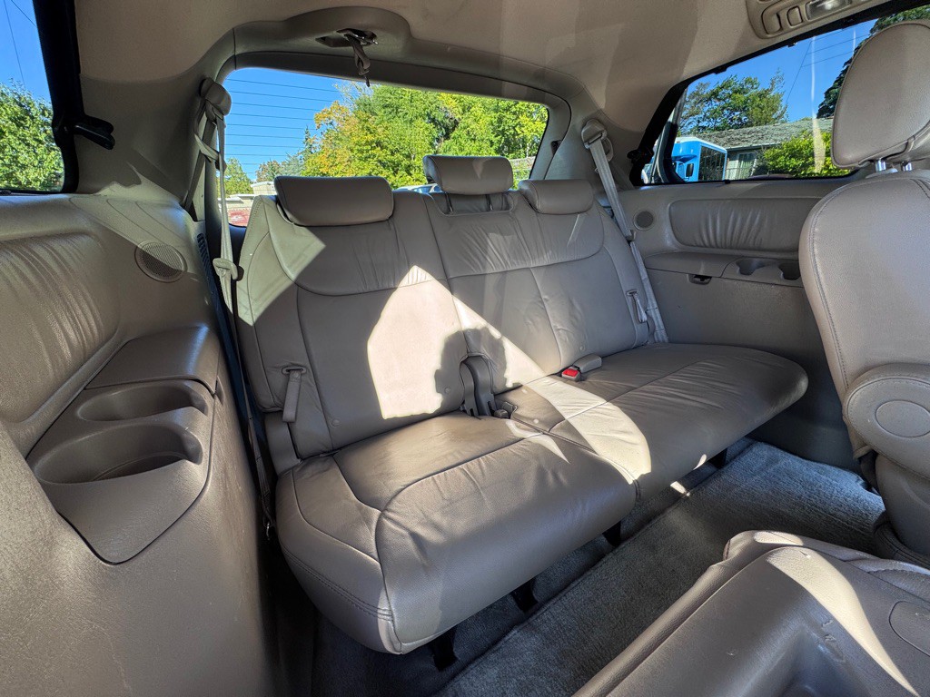 2007 Toyota Sienna Image 13