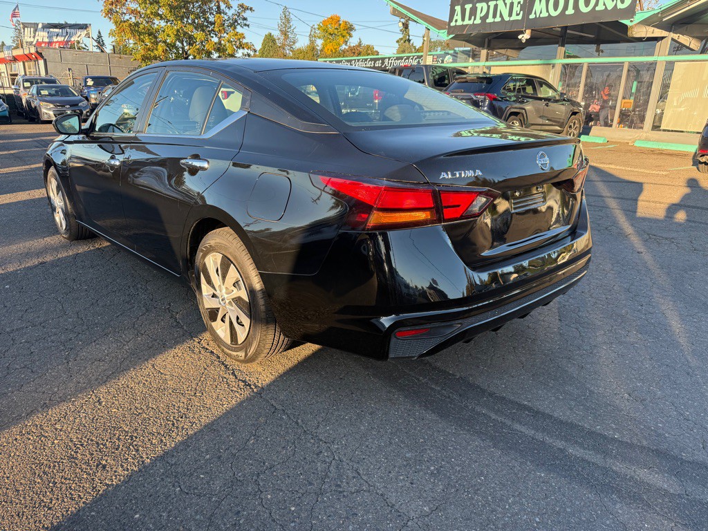2022 Nissan Altima Image 2