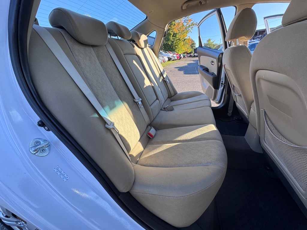 2010 Hyundai Elantra Image 12