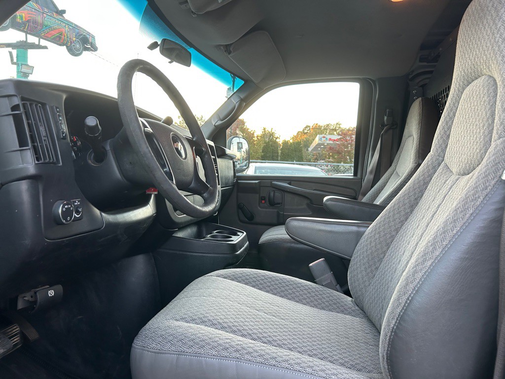 2009 Chevrolet Express Image 7