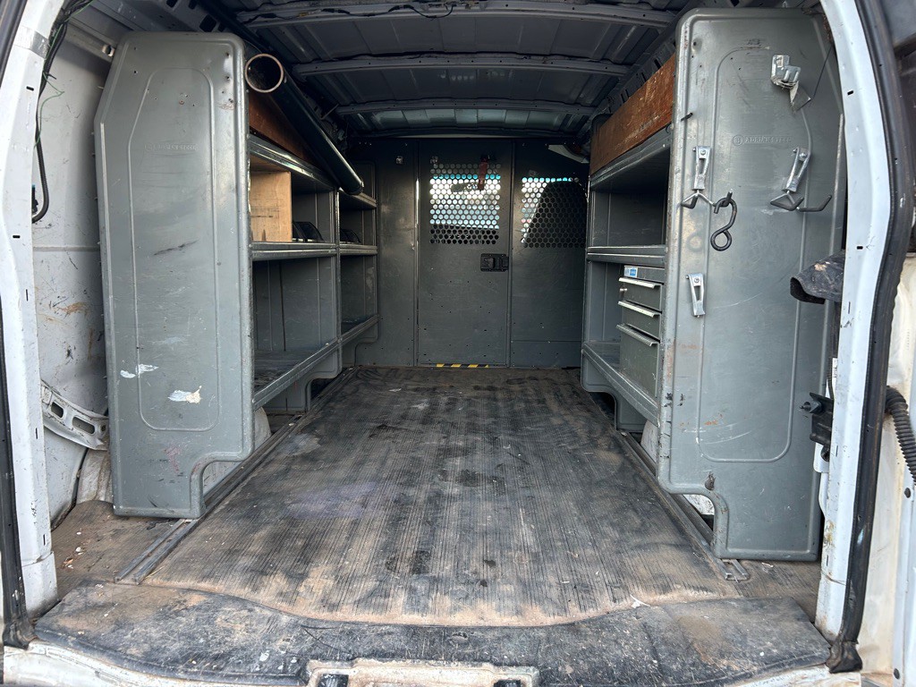2009 Chevrolet Express Image 9