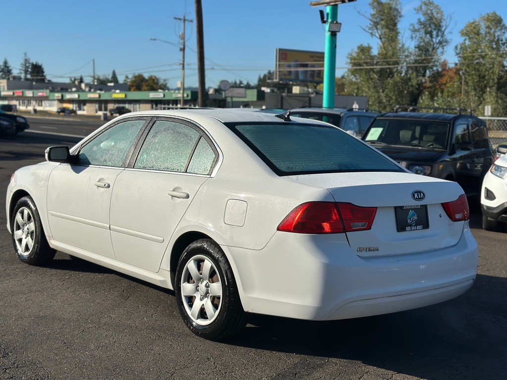 2010 Kia Optima Image 2