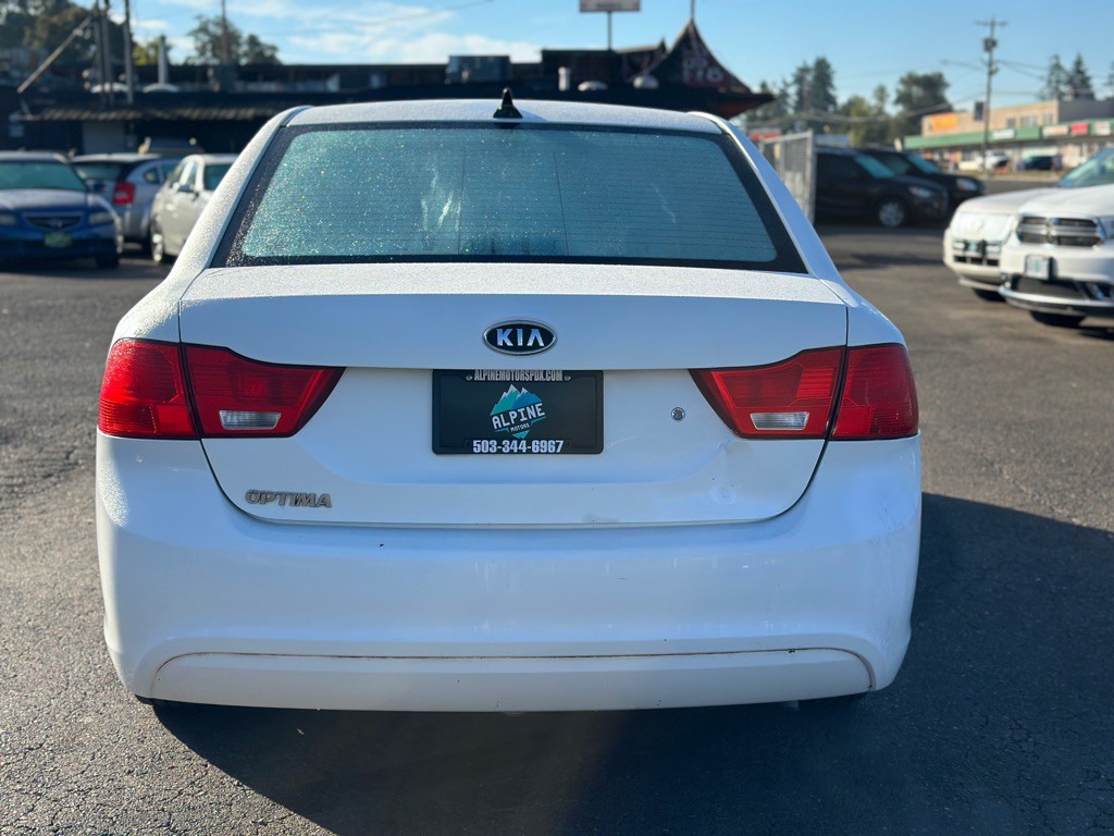 2010 Kia Optima Image 3