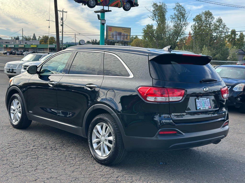 2016 Kia Sorento Image 2