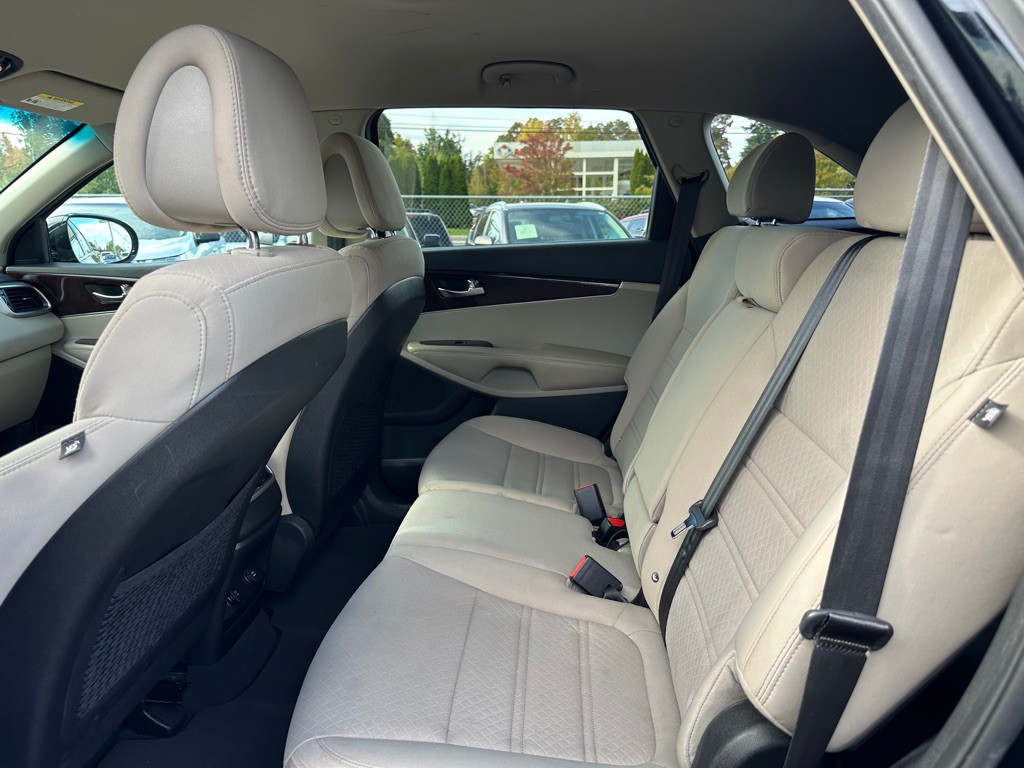 2016 Kia Sorento Image 8