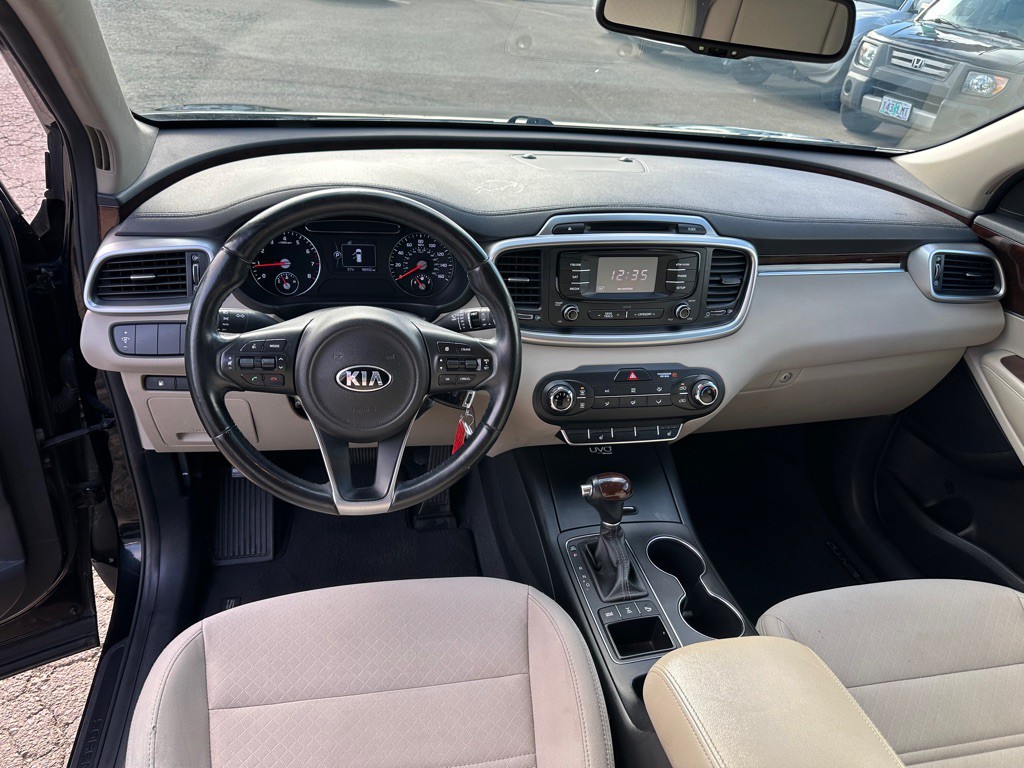 2016 Kia Sorento Image 9