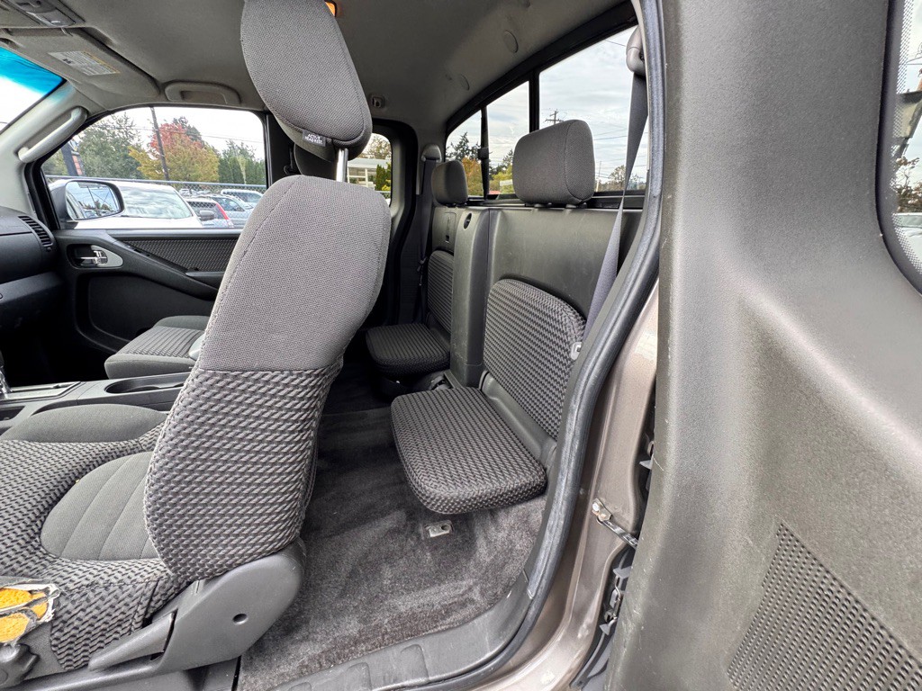 2005 Nissan Frontier Image 12