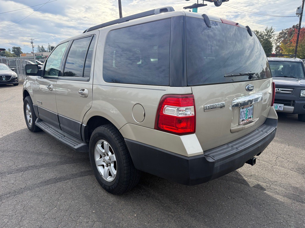 2007 Ford Expedition Image 2