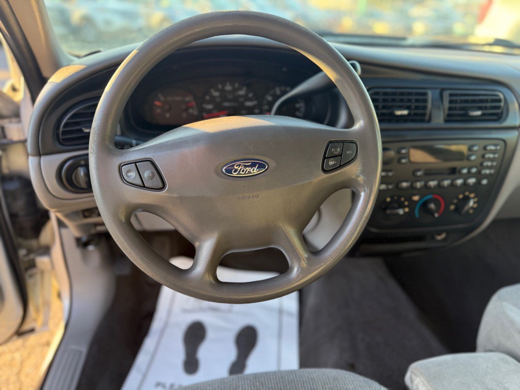 2001 Ford Taurus Image 10