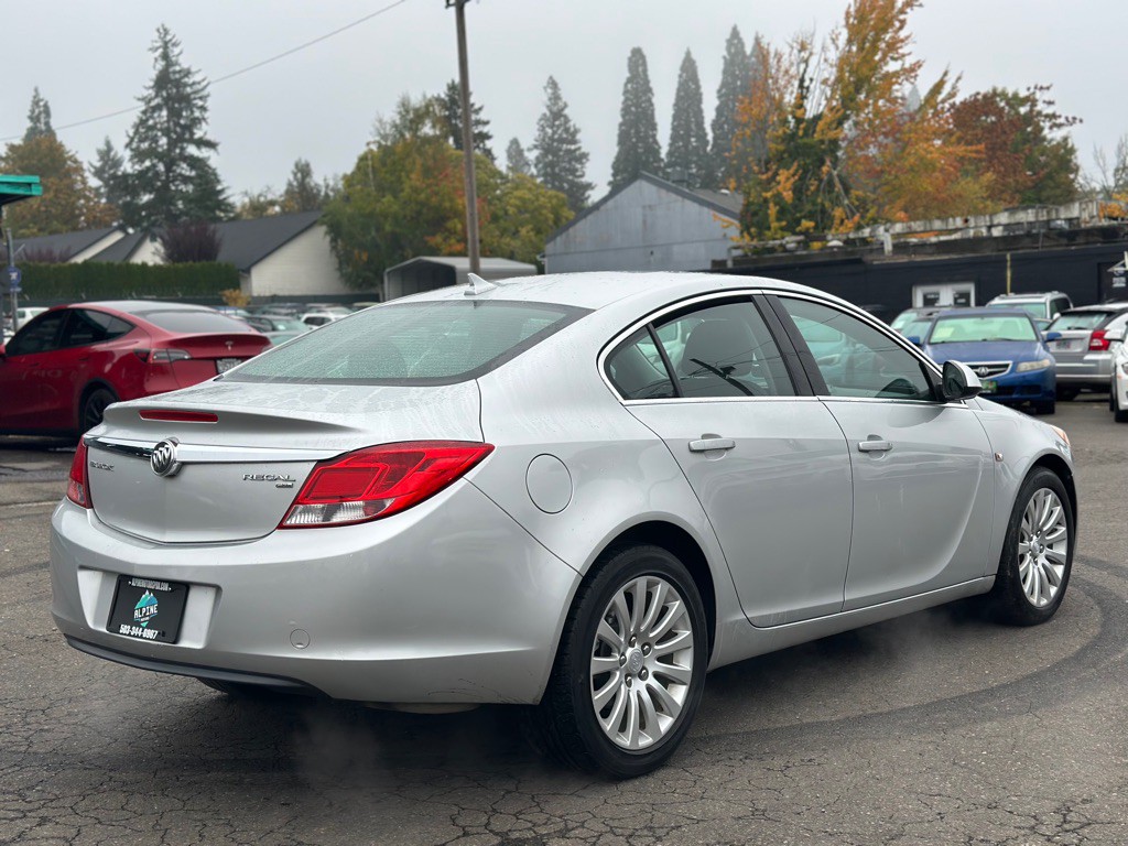 2011 Buick Regal Image 4