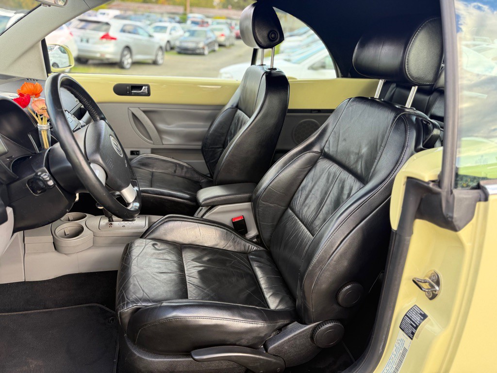 2005 Volkswagen Beetle Image 9