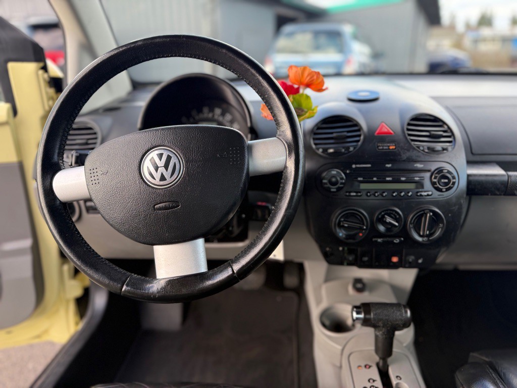 2005 Volkswagen Beetle Image 11