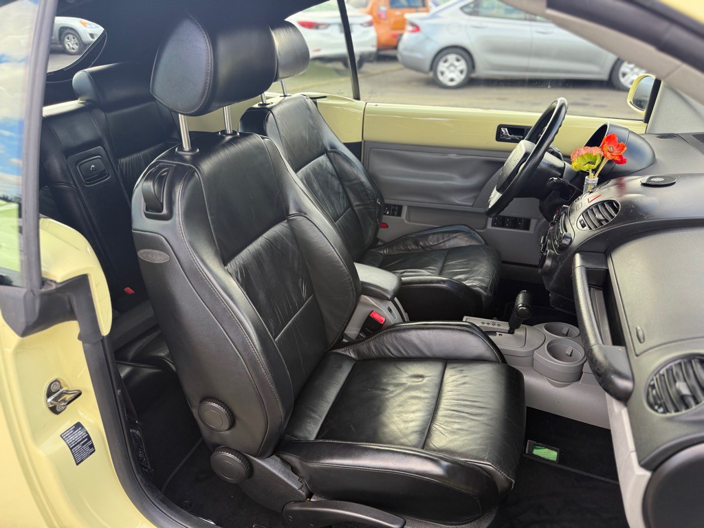 2005 Volkswagen Beetle Image 13