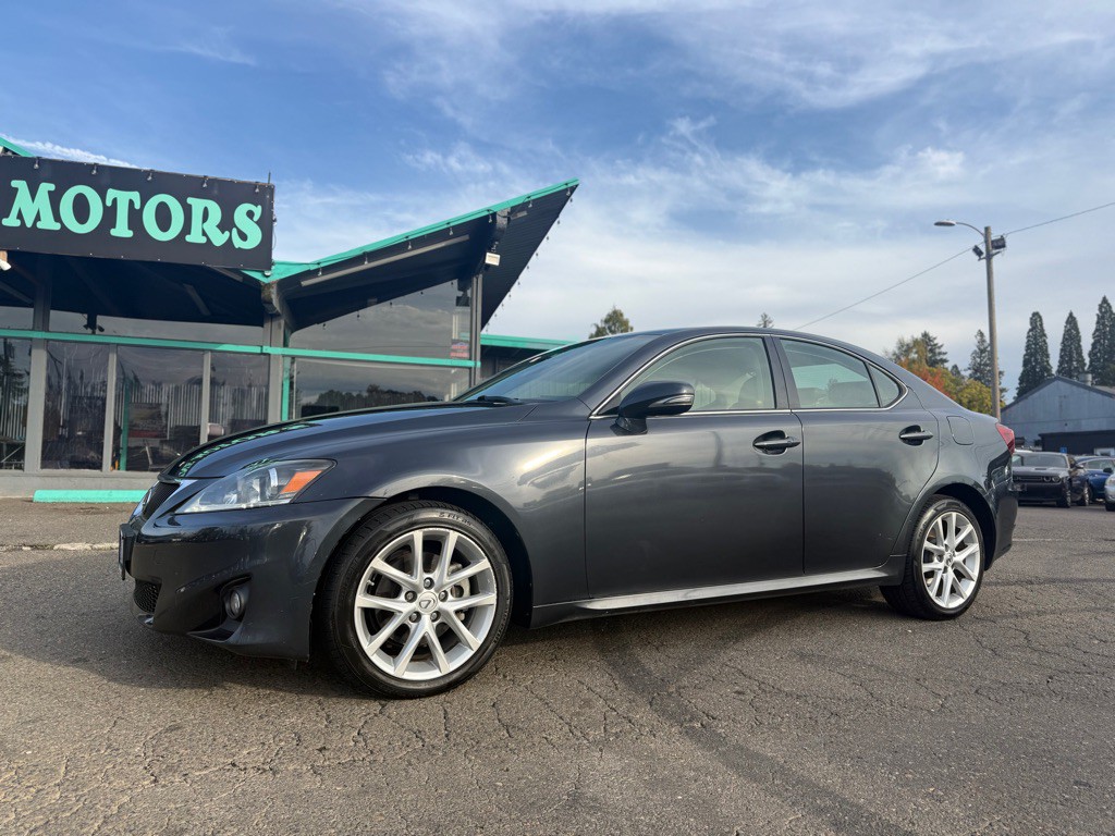 2011 Lexus IS Image 2