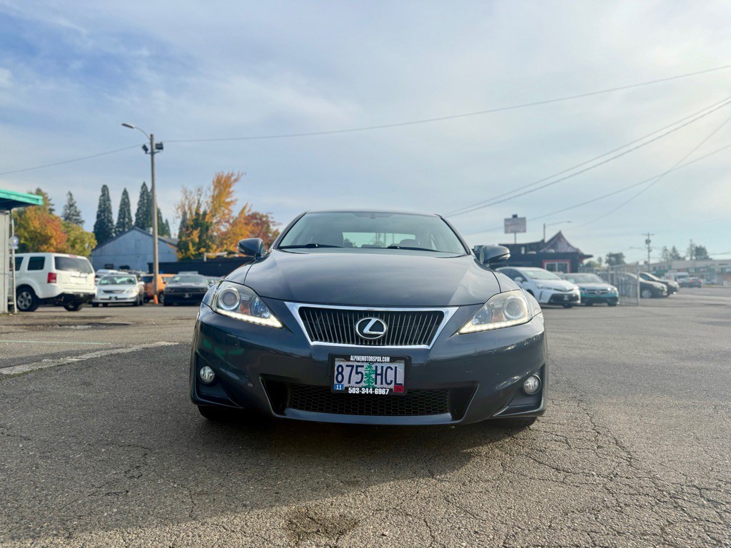 2011 Lexus IS Image 9