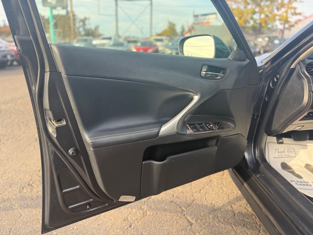 2011 Lexus IS Image 10