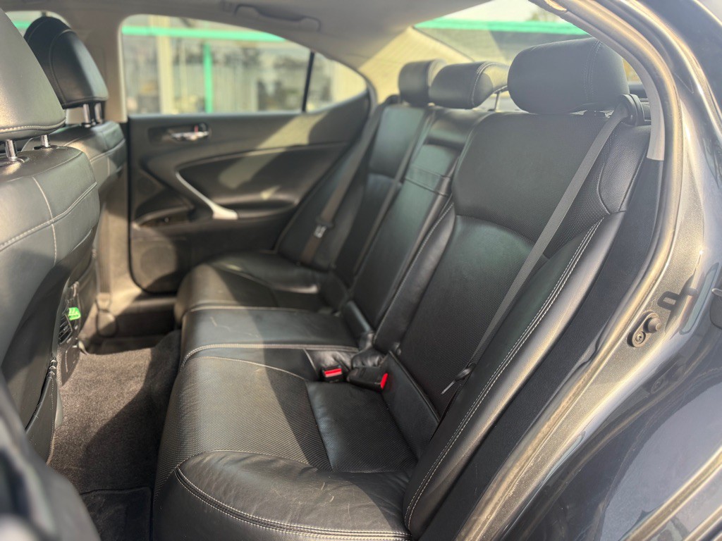 2011 Lexus IS Image 14