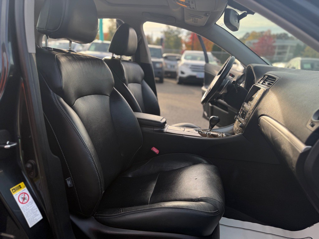 2011 Lexus IS Image 17