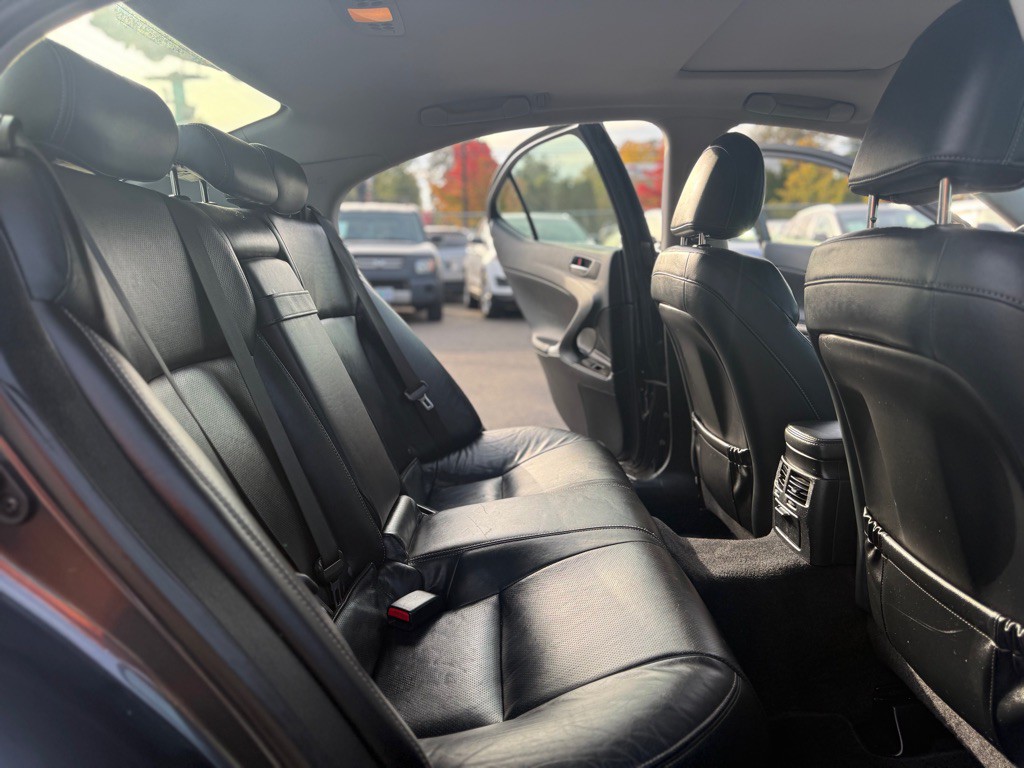 2011 Lexus IS Image 18