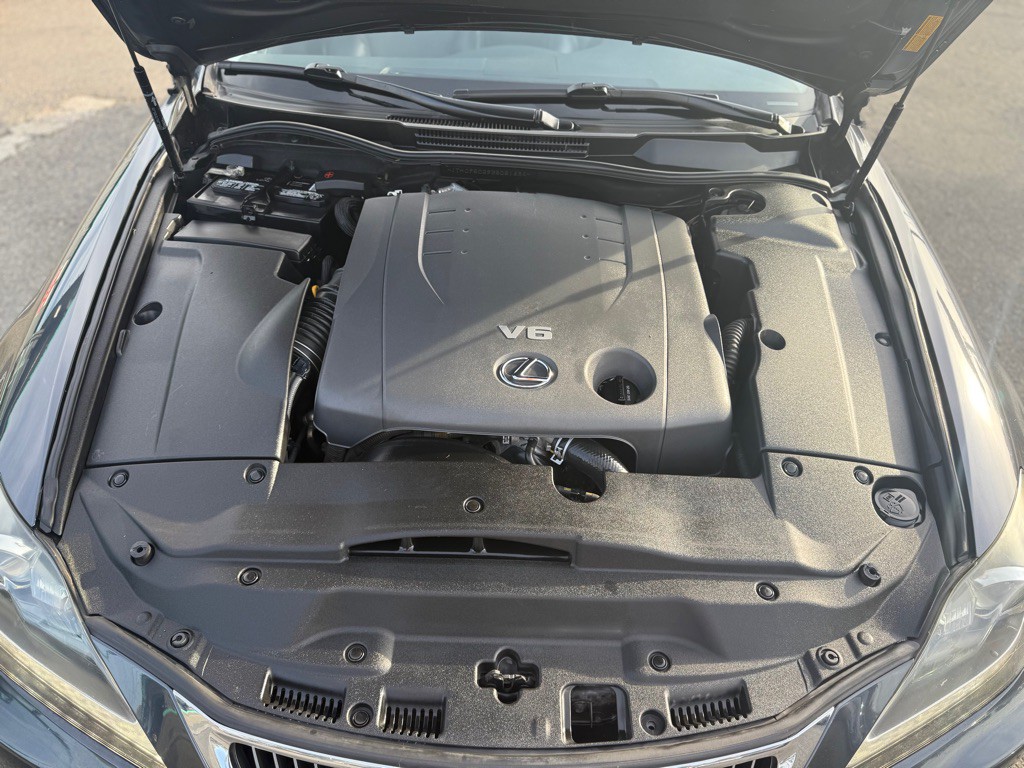 2011 Lexus IS Image 19