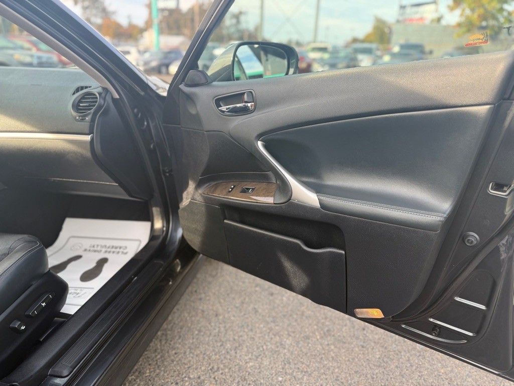 2011 Lexus IS Image 20
