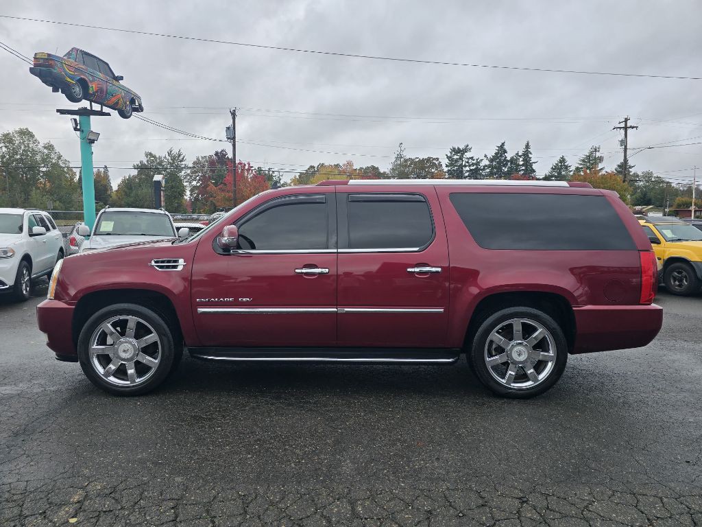 2011 Cadillac Escalade Image 2