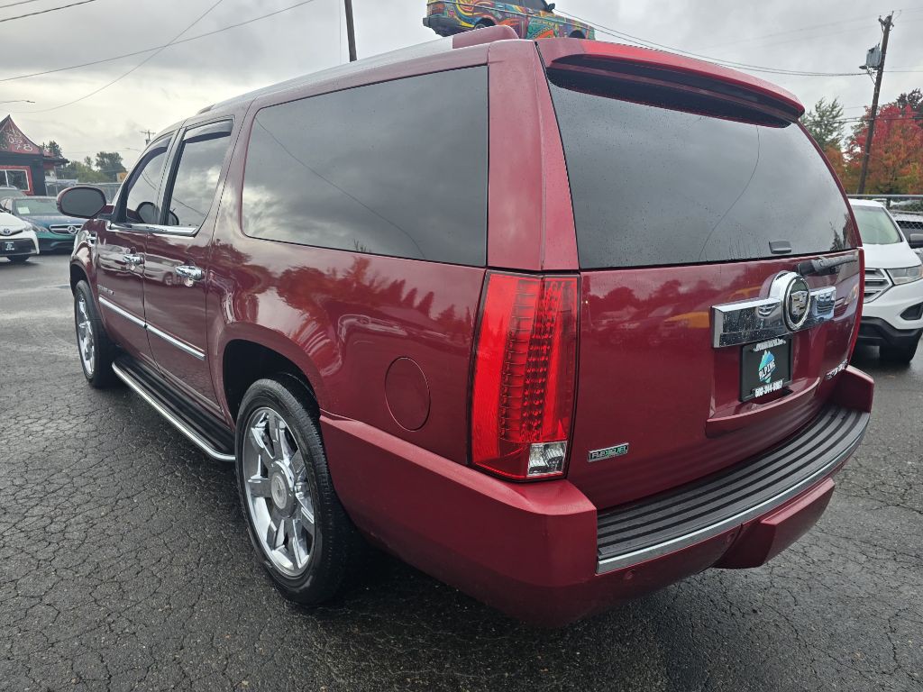 2011 Cadillac Escalade Image 3