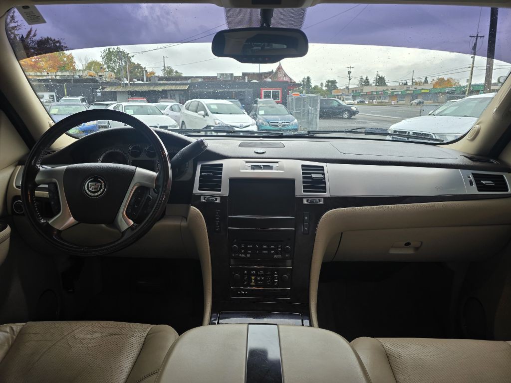 2011 Cadillac Escalade Image 9