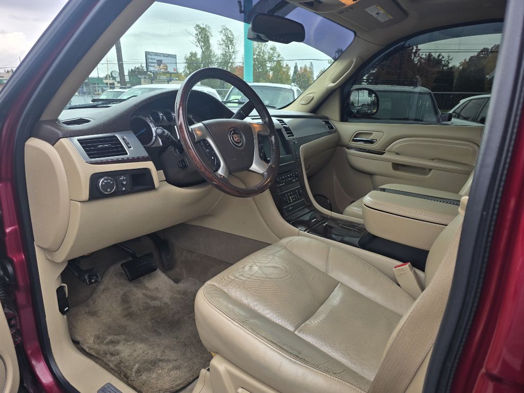 2011 Cadillac Escalade Image 10