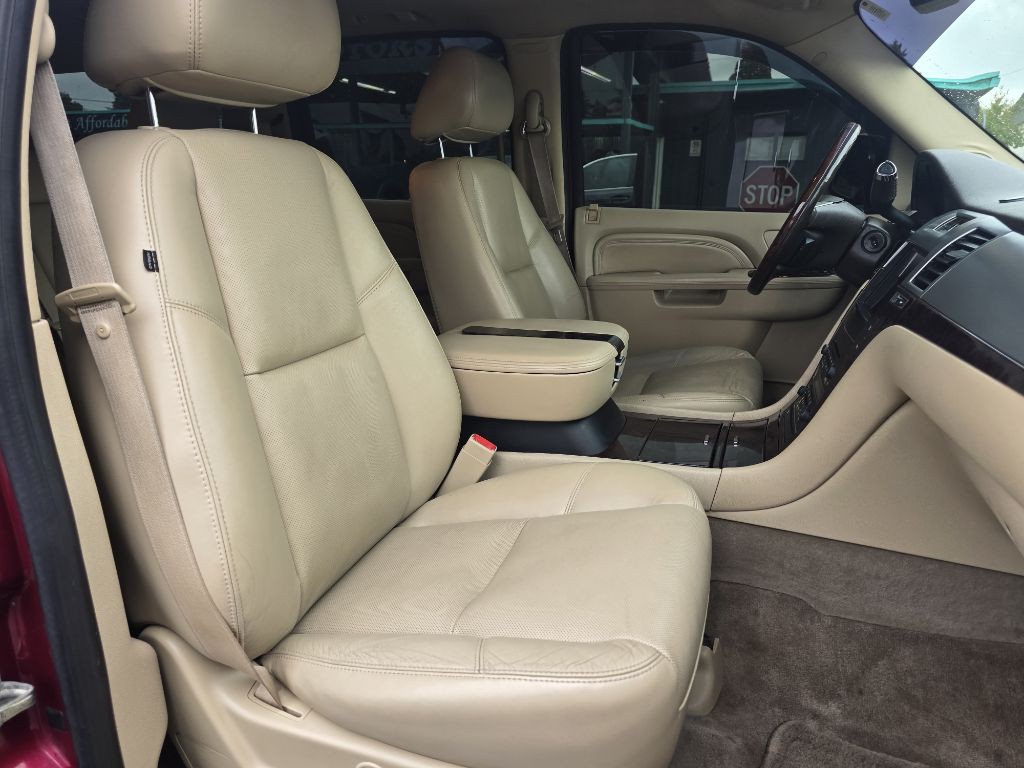 2011 Cadillac Escalade Image 12
