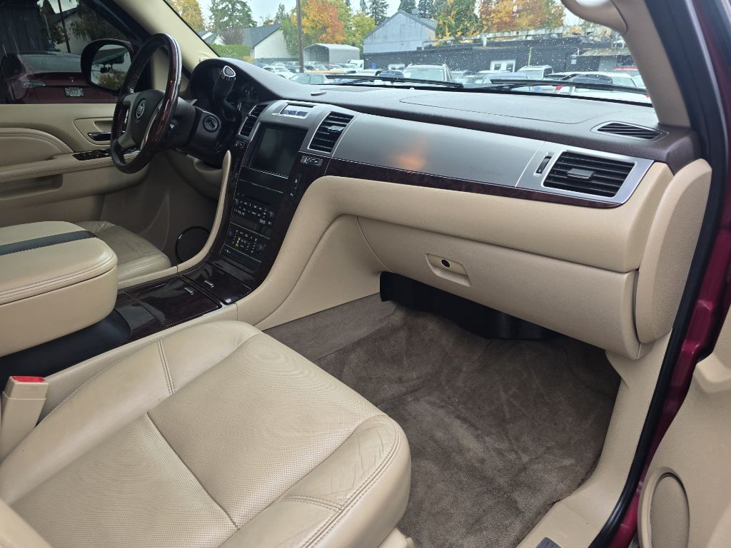 2011 Cadillac Escalade Image 13