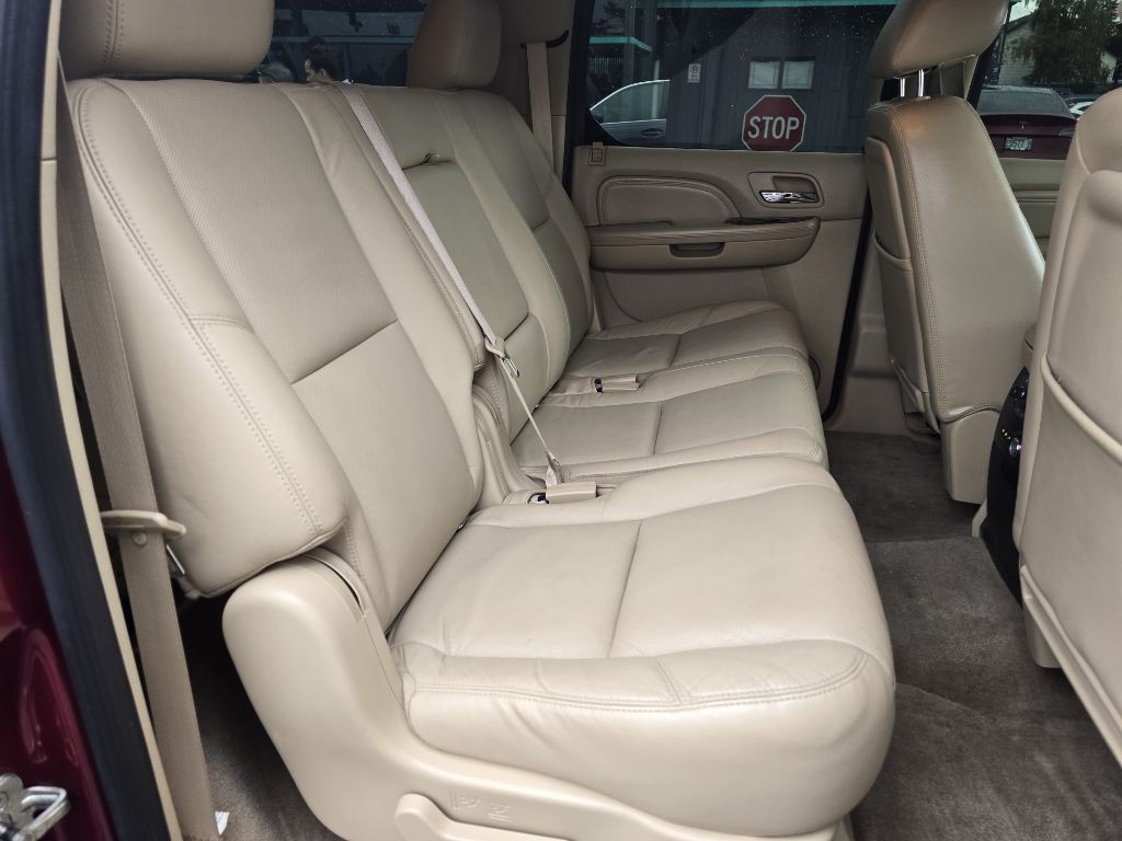 2011 Cadillac Escalade Image 15