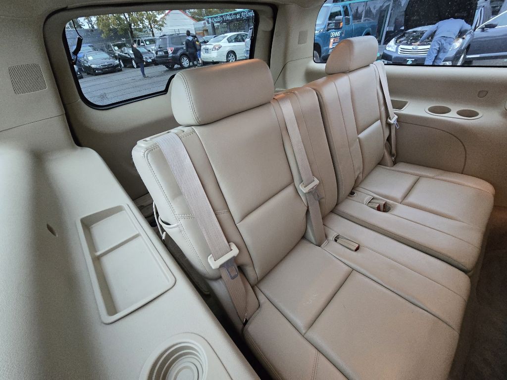 2011 Cadillac Escalade Image 16