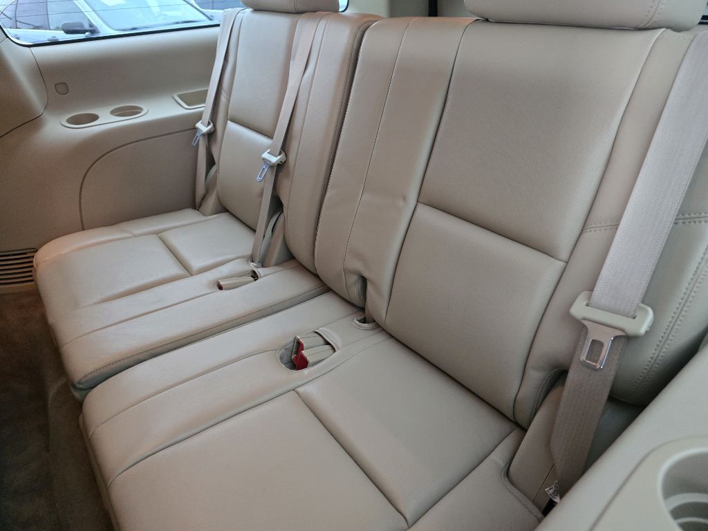 2011 Cadillac Escalade Image 17