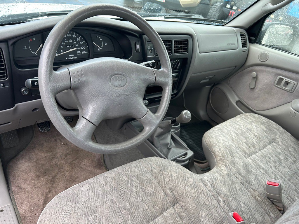 2004 Toyota Tacoma Image 8