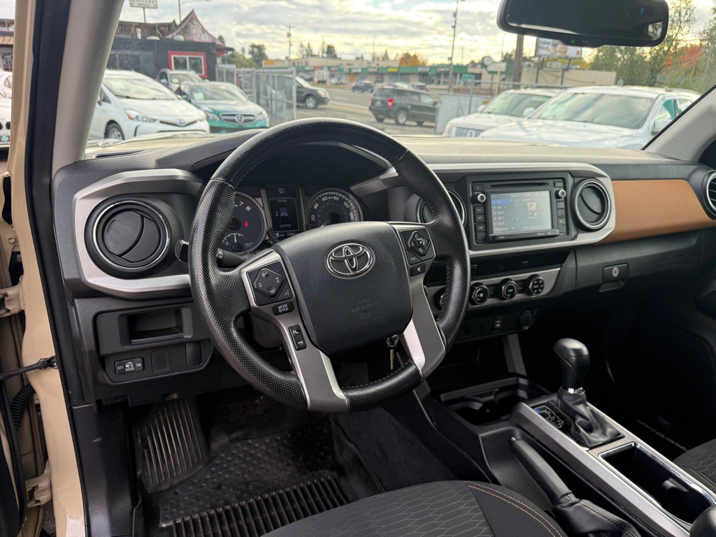 2016 Toyota Tacoma Image 14