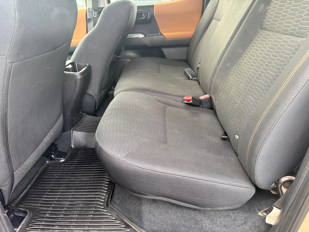 2016 Toyota Tacoma Image 16