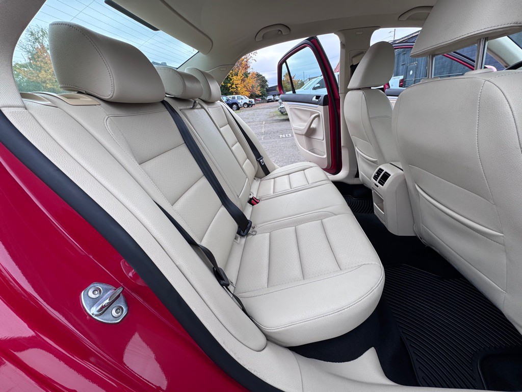 2010 Volkswagen Jetta Image 12