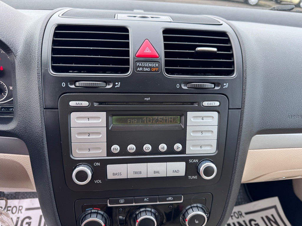 2010 Volkswagen Jetta Image 17