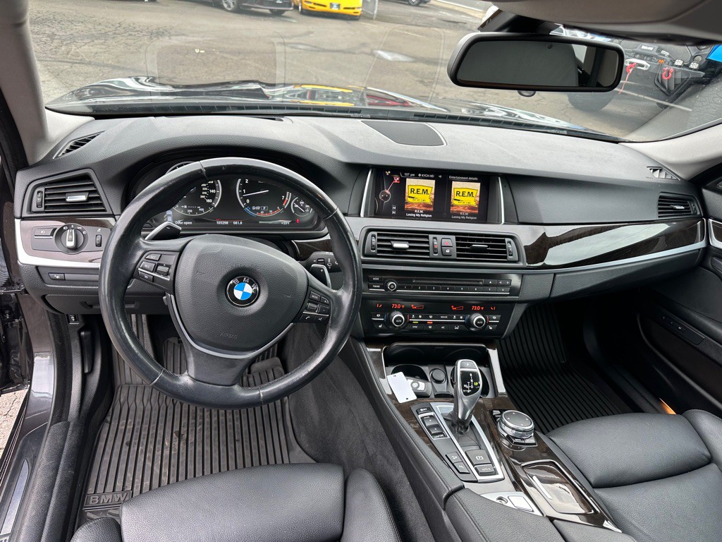 2016 BMW 5 Series Image 9