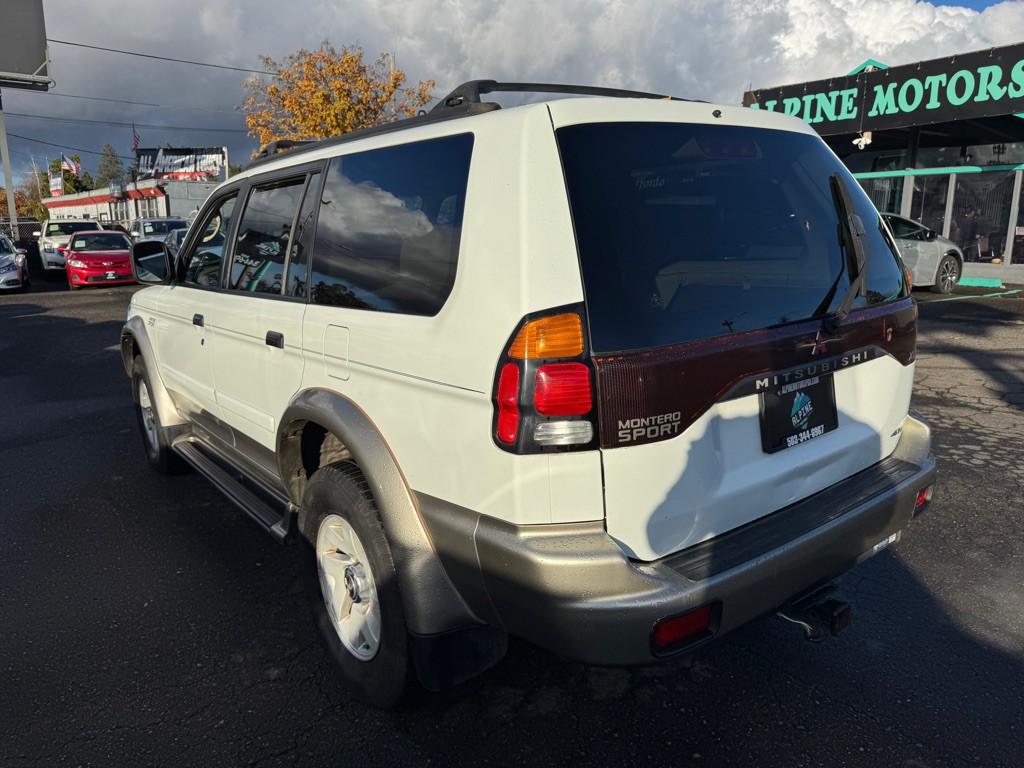 2000 Mitsubishi Montero Image 3